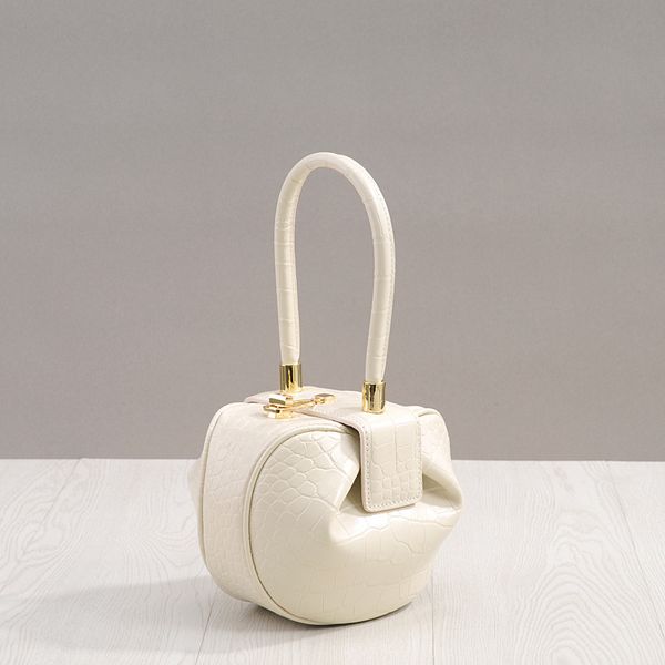 2020 summer new literary niche retro matching bag crocodile grain leather dumpling handbag female leather handbag
2020 summer new literary niche retro matching bag crocodile grain leather dumpling handbag female leather handbag