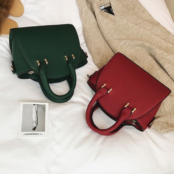 fashion women messenger bags pu leather handbag big capacity shell bags brand designer female shoulder bag
fashion women messenger bags pu leather handbag big capacity shell bags brand designer female shoulder bag