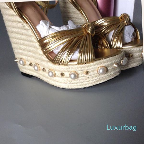 big name luxury goods style shoes, sandals, rivets, pearl decorative soles, gold-plated leather upper, advanced fashion trend of wo, Black
big name luxury goods style shoes, sandals, rivets, pearl decorative soles, gold-plated leather upper, advanced fashion trend of wo, Black