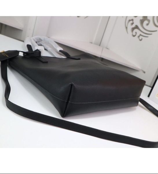 498612 leather classic fashion handbag card bag zero wallet men's and women's backpacks single shoulder bag 498612
498612 leather classic fashion handbag card bag zero wallet men's and women's backpacks single shoulder bag 498612