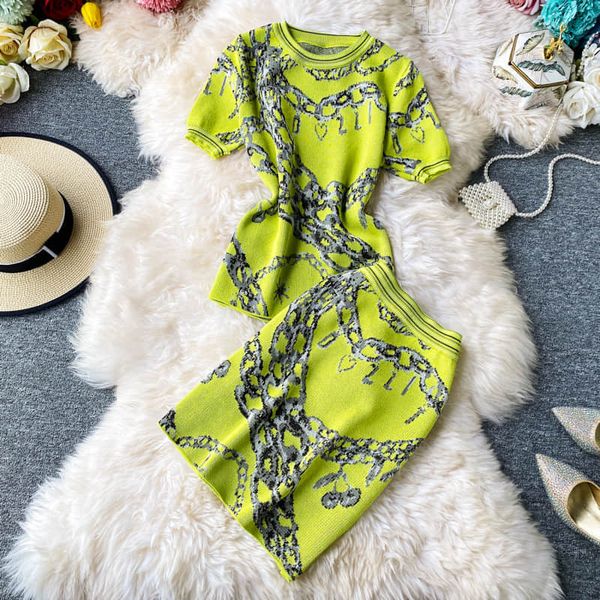 fashion suit bright silk chain jacquard slim fit short sleeve t-shirt + a-line skirt two piece set for women, White
fashion suit bright silk chain jacquard slim fit short sleeve t-shirt + a-line skirt two piece set for women, White