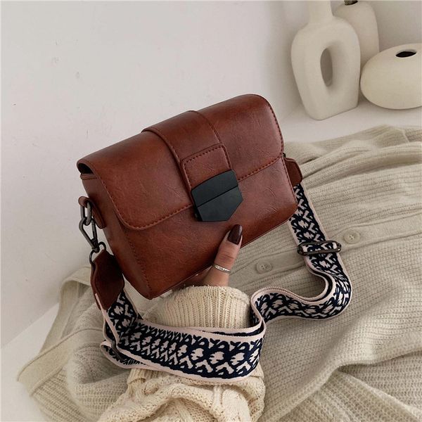 2019 новый простой широкий плечевой ремень мешок плеча корейской версии диких мессенджера небольшой квадратный мешок
2019 новый простой широкий плечевой ремень мешок плеча корейской версии диких мессенджера небольшой квадратный мешок