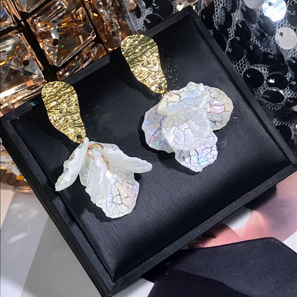 flower earrings looks thin face elegant white ear pendant korean summer internet celebrity ear stud female stud, Golden;silver
flower earrings looks thin face elegant white ear pendant korean summer internet celebrity ear stud female stud, Golden;silver
