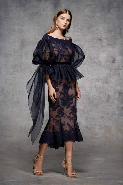 2018 navy mother of the bride dresses with lace applique tulle tea length plus size mother's prom dress evening party wear two pieces, Black;red
2018 navy mother of the bride dresses with lace applique tulle tea length plus size mother's prom dress evening party wear two pieces, Black;red