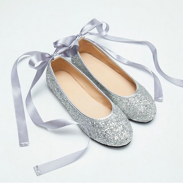 nice fashion women riband flats summer round toes full of bling shoes woman flat heels gentel girls light dance loafers, Black
nice fashion women riband flats summer round toes full of bling shoes woman flat heels gentel girls light dance loafers, Black