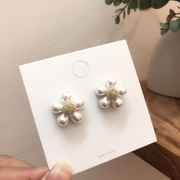 2020 new fashion design personality pearl flower shape pearl beads stud earrings for women sweet jewelry, Golden;silver
2020 new fashion design personality pearl flower shape pearl beads stud earrings for women sweet jewelry, Golden;silver