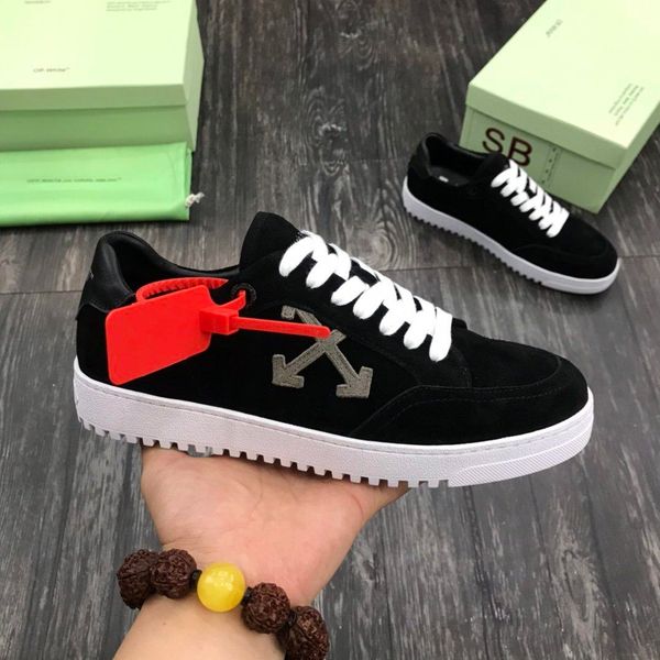 low vulcanized sneakers .lilac arrows embroidered at side.black white diagonals rubber sole speed coach designer men luxury casual shoes f9
low vulcanized sneakers .lilac arrows embroidered at side.black white diagonals rubber sole speed coach designer men luxury casual shoes f9