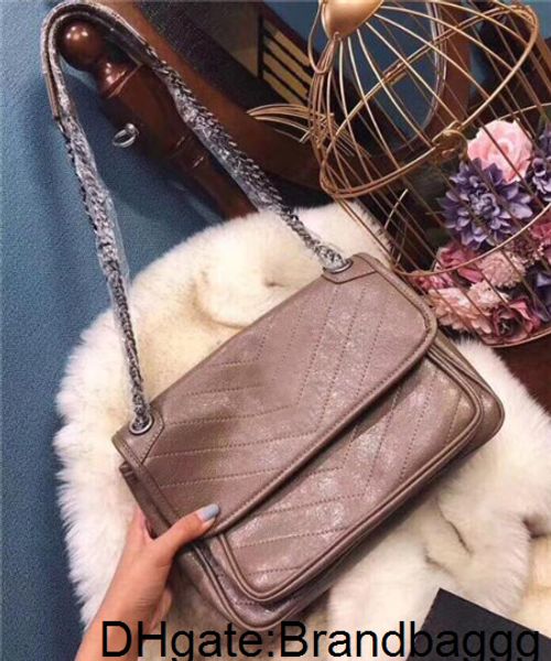 classic v wave pattern flap chain bag real leather shoulder handbag lady bags crossbody purse messenger bag
classic v wave pattern flap chain bag real leather shoulder handbag lady bags crossbody purse messenger bag