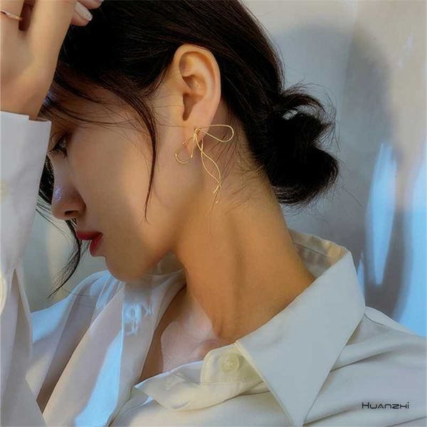 huanzhi 2020 new trendy metal lines bow simple retro french niche ear line personality earrings for women girls party gifts, Silver
huanzhi 2020 new trendy metal lines bow simple retro french niche ear line personality earrings for women girls party gifts, Silver
