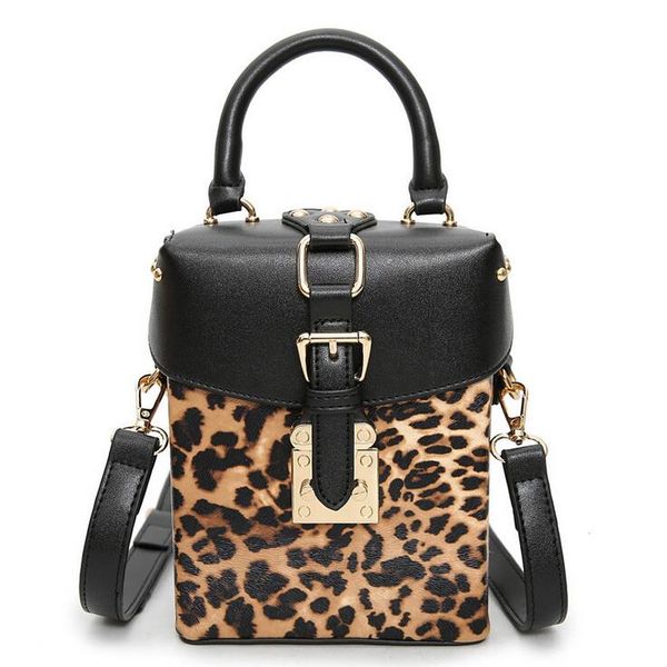 2017 pu leather handbags women's designer leopard handbag fashion printing rivet shoulder bag square female package
2017 pu leather handbags women's designer leopard handbag fashion printing rivet shoulder bag square female package