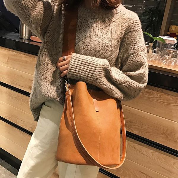 new 2020 european style women's handbags bucket women messenger bags leisure female tote fashion large capacity shoulder bags
new 2020 european style women's handbags bucket women messenger bags leisure female tote fashion large capacity shoulder bags