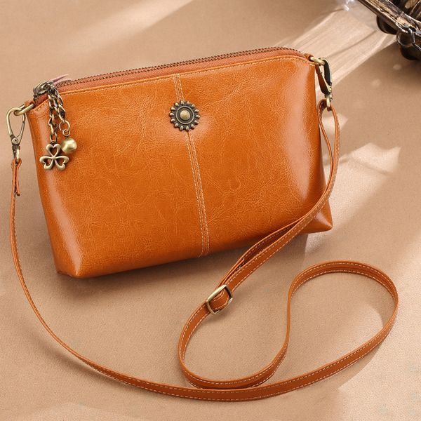 ladies brown leather bag new fashion clutch bag double-layer large-capacity leather single classic retro shoulder diagonal ladies bag 001
ladies brown leather bag new fashion clutch bag double-layer large-capacity leather single classic retro shoulder diagonal ladies bag 001