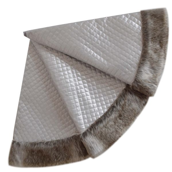 sorrento 50" silvery diamond quilted shiny metallic glitter design christmas tree skirt with faux fur border tree decoration
sorrento 50" silvery diamond quilted shiny metallic glitter design christmas tree skirt with faux fur border tree decoration