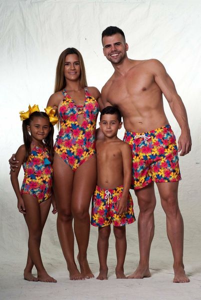 family beach style summer floral print matching mother father girls boys bikini summer beach bathing swimwear
family beach style summer floral print matching mother father girls boys bikini summer beach bathing swimwear