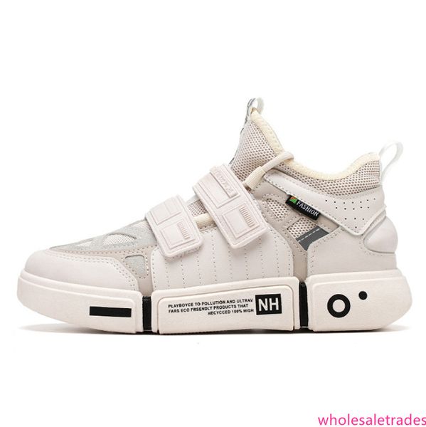 2019 fashion designer shoes triple s sneakers cool sole stitching wild sneakers three color men running outdoor shoes
2019 fashion designer shoes triple s sneakers cool sole stitching wild sneakers three color men running outdoor shoes