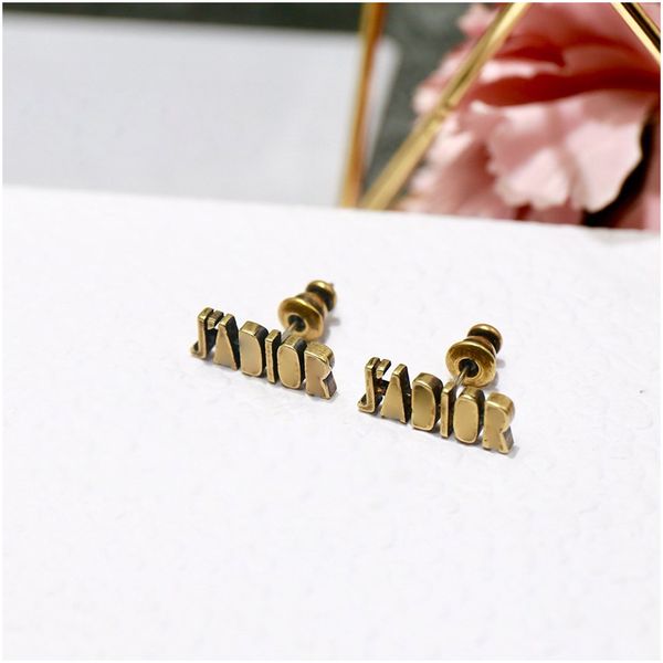 2020 new stud earrings metal earring pendant baroque letter earring jewelry luxury designer jewelry womens earrings with box ing, White
2020 new stud earrings metal earring pendant baroque letter earring jewelry luxury designer jewelry womens earrings with box ing, White