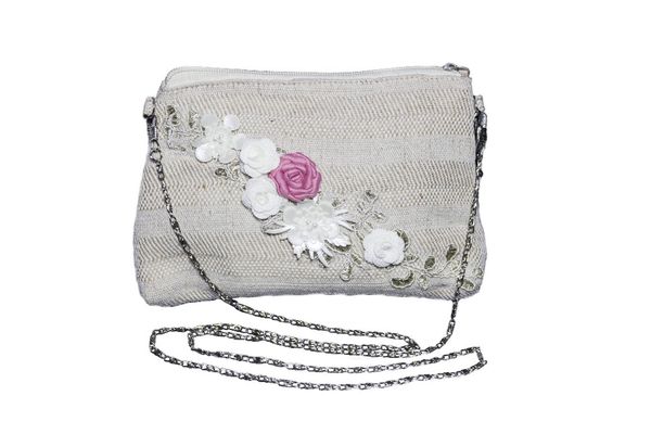 hand made new designer women linen handbags female hand made flowers with pearls 2 in 1 purse chain shoulder bag zipper bag girl
hand made new designer women linen handbags female hand made flowers with pearls 2 in 1 purse chain shoulder bag zipper bag girl