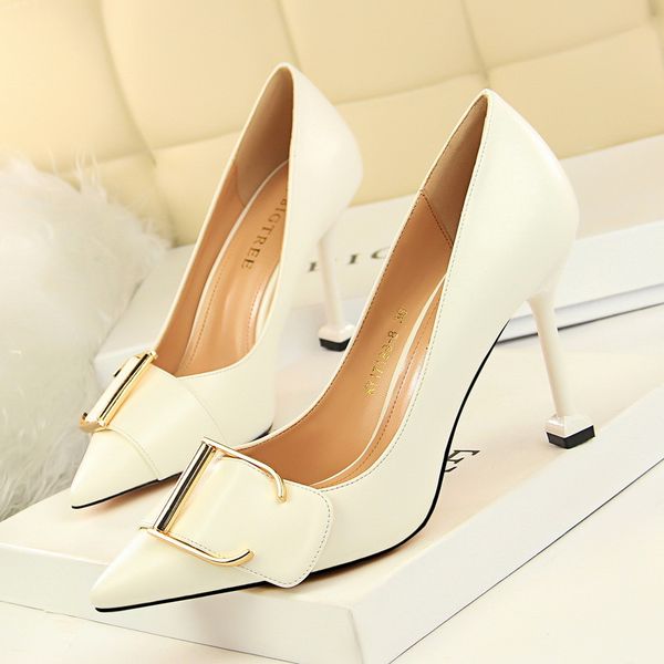 2020 women pumps pointed toe leather heels female 9cm high heels wedding office lady scarpins valentine nude quality pumps, Black
2020 women pumps pointed toe leather heels female 9cm high heels wedding office lady scarpins valentine nude quality pumps, Black