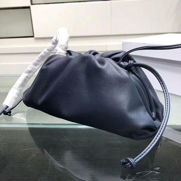 2020 genuine desinger handbags the pouch soft calfskin ladies small clutch bag hand fashion crossbody women cloud bag
2020 genuine desinger handbags the pouch soft calfskin ladies small clutch bag hand fashion crossbody women cloud bag