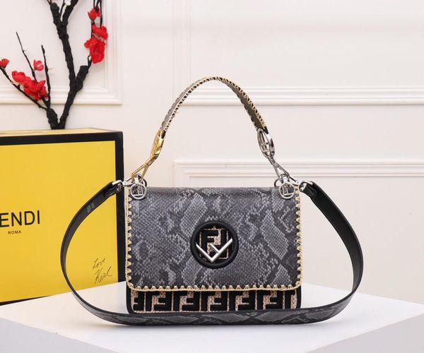 18fw 100% genuine leather woman messenger purse casual flap classic brown lady shoulder crossbody bag black super quality yecq7
18fw 100% genuine leather woman messenger purse casual flap classic brown lady shoulder crossbody bag black super quality yecq7