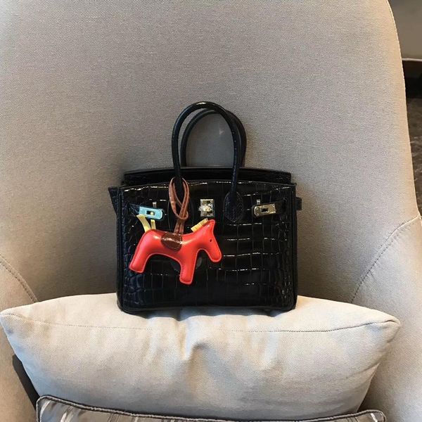 luxurious2019 grain crocodile huang heibai cowhide will bag single shoulder satchel
luxurious2019 grain crocodile huang heibai cowhide will bag single shoulder satchel