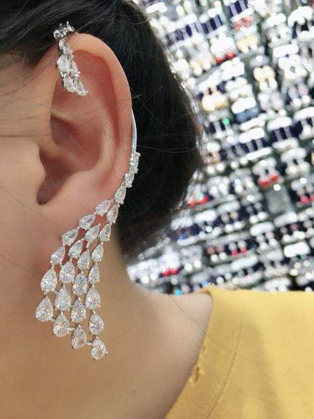 hibride luxury design clear cubic zircon water drop ear cuff women earrings left ear brincos single piece11, Golden;silver
hibride luxury design clear cubic zircon water drop ear cuff women earrings left ear brincos single piece11, Golden;silver