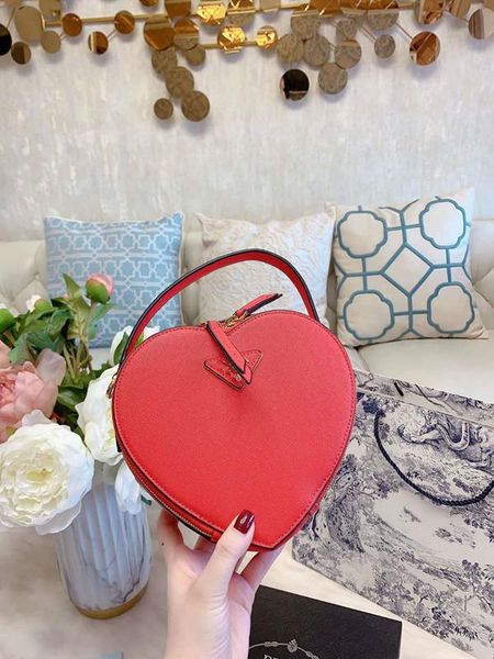 love female of new fund of 2020 small round packages in hand bill lading genuine leather handbag shoulder bucket bags woman luxury handbag
love female of new fund of 2020 small round packages in hand bill lading genuine leather handbag shoulder bucket bags woman luxury handbag