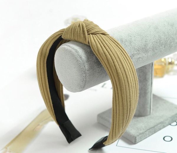 2020 new korean version of the headband solid color knitted cotton wide-brimmed headband ladies cross knotted hair band
2020 new korean version of the headband solid color knitted cotton wide-brimmed headband ladies cross knotted hair band