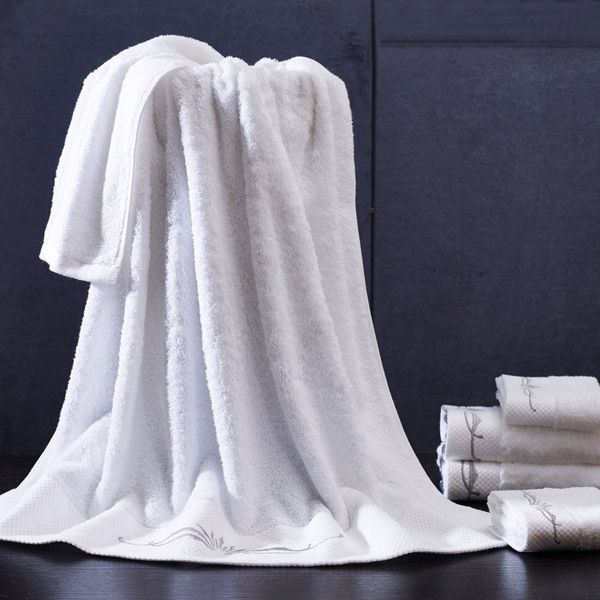 luxury 100% cotton platinum face hand bath towel set for white embroidered towel 990g 3pcs/set sets hipping
luxury 100% cotton platinum face hand bath towel set for white embroidered towel 990g 3pcs/set sets hipping