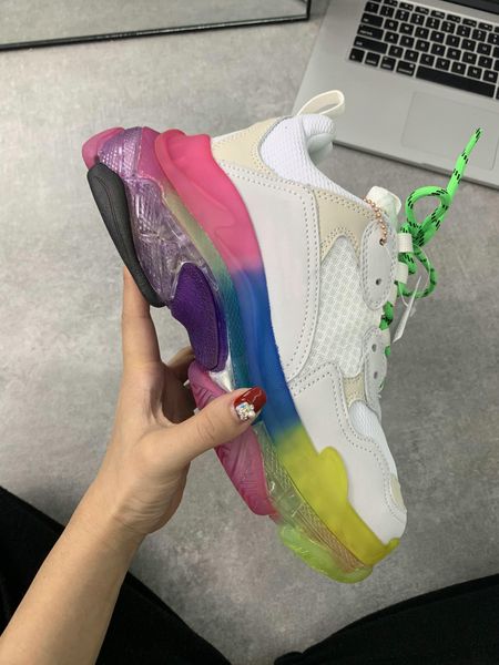 2020 paris crystal bottom triple-s designer shoes low platform sneakers triple s mens casual women designer casual sports trainers shoe
2020 paris crystal bottom triple-s designer shoes low platform sneakers triple s mens casual women designer casual sports trainers shoe