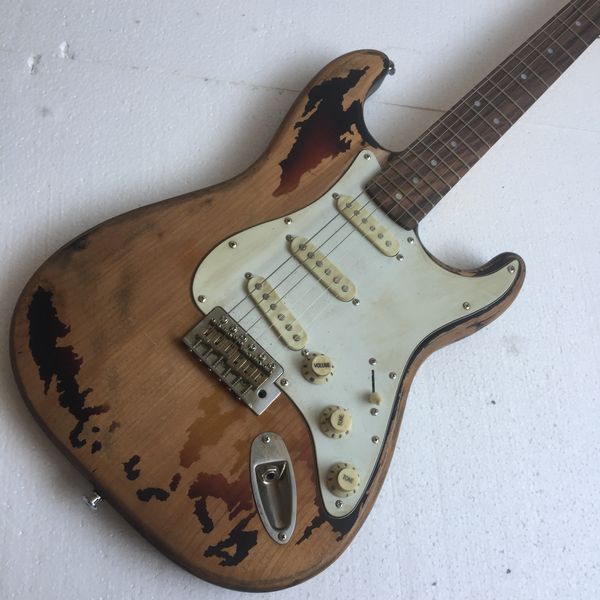 factory custom vintage style electric guitar with hardware,black pickguard,yellow maple neck,sss pickups,can be customize
factory custom vintage style electric guitar with hardware,black pickguard,yellow maple neck,sss pickups,can be customize