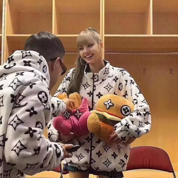 autumn and winter new loose plush coat full body printing men and women with the same style of coral fleece lovers coat, Black;brown
autumn and winter new loose plush coat full body printing men and women with the same style of coral fleece lovers coat, Black;brown