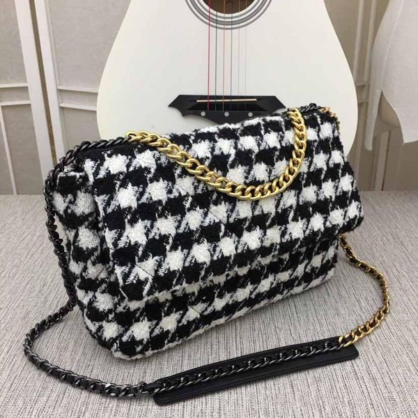 winter designer's slant span bag, luxury chain bag, wool bag, rhombic v-grid single shoulder bag
winter designer's slant span bag, luxury chain bag, wool bag, rhombic v-grid single shoulder bag