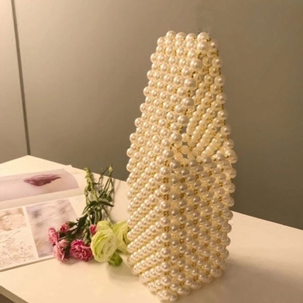 handmade pearl lady handbags small flap evening bag fashion vintage female handle purse chic box bag
handmade pearl lady handbags small flap evening bag fashion vintage female handle purse chic box bag