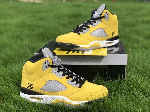 authentic 5 tokyo 23 basketball shoes man varsity maize anthracite wolf grey black 2011 release yellow japan tokyo limited sports with box
authentic 5 tokyo 23 basketball shoes man varsity maize anthracite wolf grey black 2011 release yellow japan tokyo limited sports with box