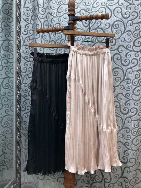 2020 spring and summer new women's pleated wooden ear stitching decorations solid color all-match midi skirt 604, Black
2020 spring and summer new women's pleated wooden ear stitching decorations solid color all-match midi skirt 604, Black
