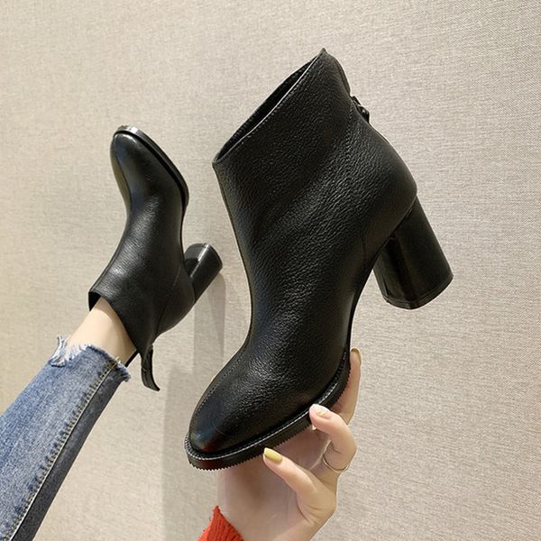 fashion 2019 winter new warm women's shoes plus velvet casual booties thick leather women boots high-heeled classic black women
fashion 2019 winter new warm women's shoes plus velvet casual booties thick leather women boots high-heeled classic black women