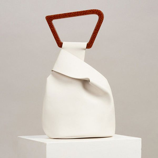 personalized acrylic handle women's handbags leather solid women hand bags summer new irregular bucket bags purses
personalized acrylic handle women's handbags leather solid women hand bags summer new irregular bucket bags purses