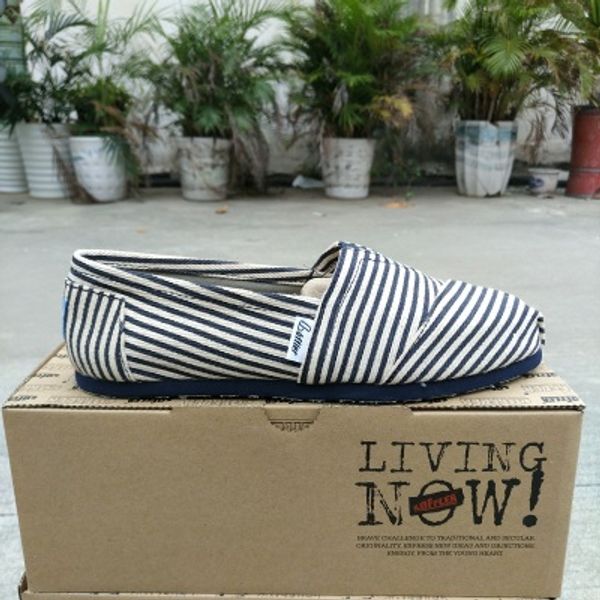 2020 spring and summer striped solid color linen canvas shoes flat bottom shallow mouth one pedal lazy shoes casual women's shoe
2020 spring and summer striped solid color linen canvas shoes flat bottom shallow mouth one pedal lazy shoes casual women's shoe
