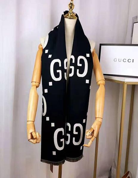 the designer designs the new winter fashion scarf, which is a simple and elegant long scarf, and a versatile scarf that matches the skin ton, Blue;gray
the designer designs the new winter fashion scarf, which is a simple and elegant long scarf, and a versatile scarf that matches the skin ton, Blue;gray