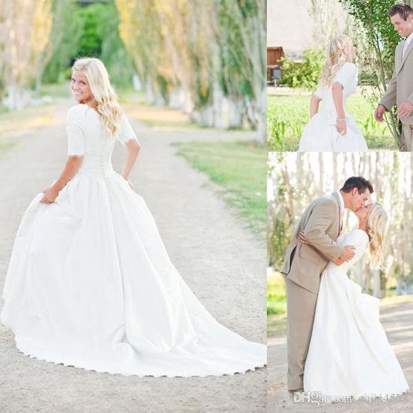 2020 new modest plus size wedding dresses with half sleeves full lace bohemian a-line court train satin bridal gowns button back, White
2020 new modest plus size wedding dresses with half sleeves full lace bohemian a-line court train satin bridal gowns button back, White