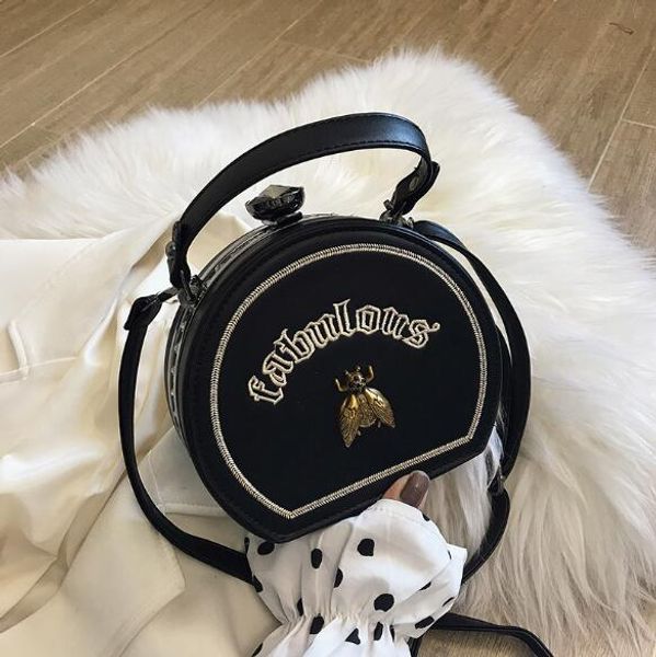 2020 New Style Women Bag Fashion Embroidery Bee Shoulder Bags Small Handbag with Letter Small Round Crossbody
2020 New Style Women Bag Fashion Embroidery Bee Shoulder Bags Small Handbag with Letter Small Round Crossbody