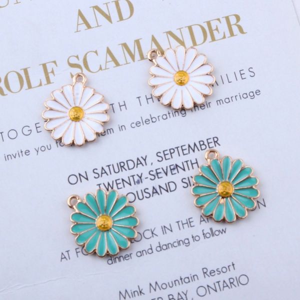 new arrive bulk 100pcs/lot enamel daisy flower charms pendant 18*21mm gold plated, 2 colors for option, Bronze;silver
new arrive bulk 100pcs/lot enamel daisy flower charms pendant 18*21mm gold plated, 2 colors for option, Bronze;silver