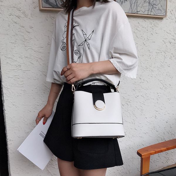 ladies shoulder bag new spring and autumn student handbag korean diagonal bag bucket
ladies shoulder bag new spring and autumn student handbag korean diagonal bag bucket