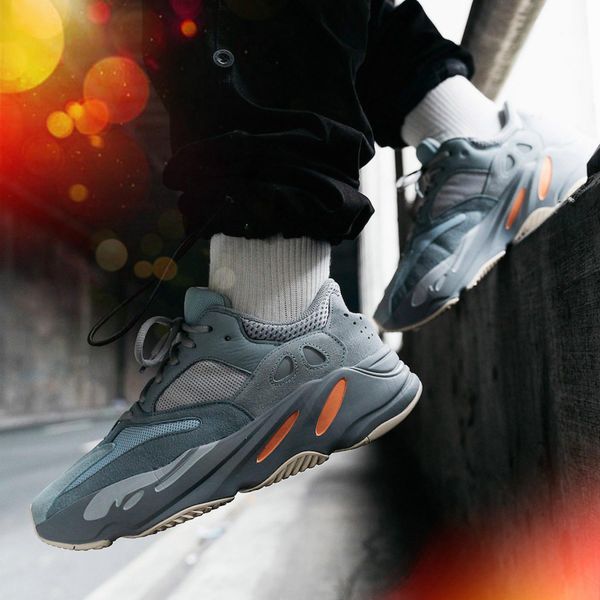 utility black 700 v2 kanye west geode static men running shoes vanta inertia runner wave solid grey women sports sneakers size 36-46
utility black 700 v2 kanye west geode static men running shoes vanta inertia runner wave solid grey women sports sneakers size 36-46