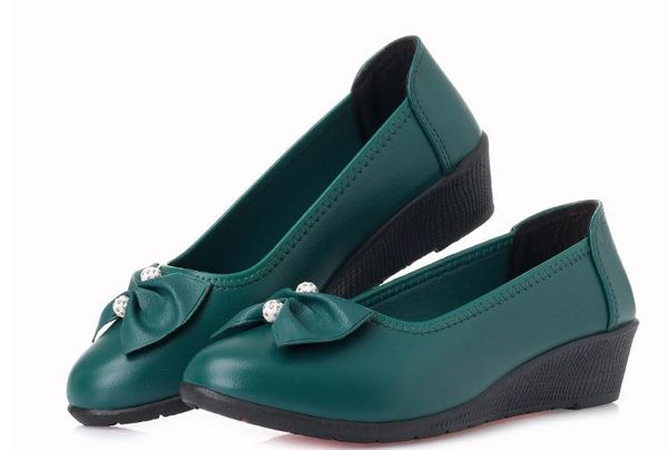 2019 women's shoes in spring and autumn with new style slope heel round head anti-skid of soft bottom mother shoes @61695, Black
2019 women's shoes in spring and autumn with new style slope heel round head anti-skid of soft bottom mother shoes @61695, Black