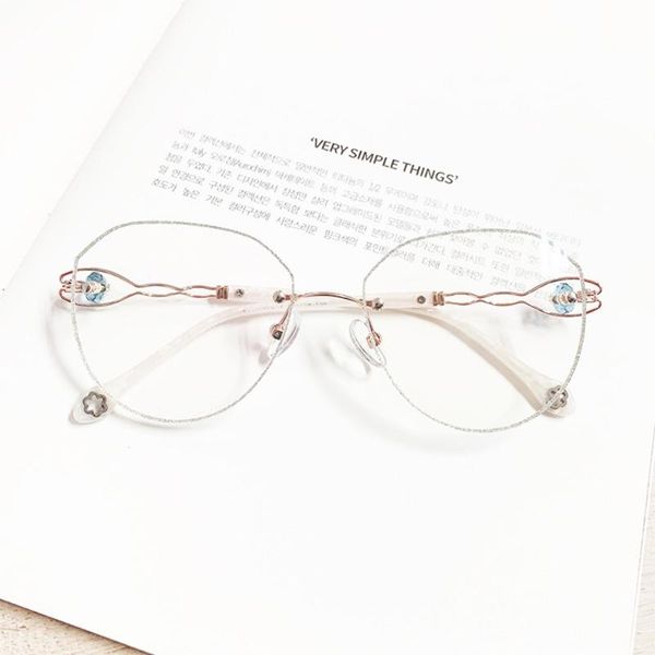 hip-hop men and women fashion silver color anti-blue light glasses men and women retro metal frame rimless frames, White;black
hip-hop men and women fashion silver color anti-blue light glasses men and women retro metal frame rimless frames, White;black