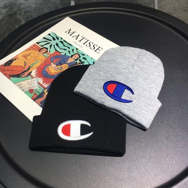 2019 trendy hats winter knitted fur poms beanie label luxury cable slouchy skull caps fashion leisure beanie outdoor hats b732, Blue;gray
2019 trendy hats winter knitted fur poms beanie label luxury cable slouchy skull caps fashion leisure beanie outdoor hats b732, Blue;gray