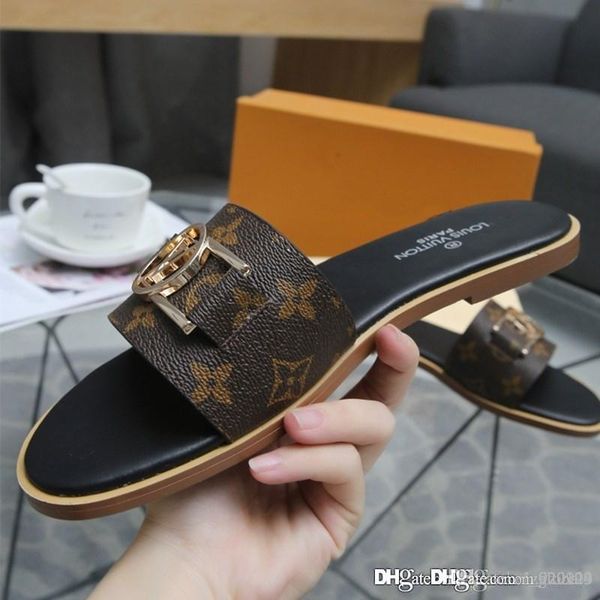 new women lock it flat mule luxury designer shoes women's sandals 1a64mh designer slippers shoes fashion casual goatskin size 35-42 wit, Black
new women lock it flat mule luxury designer shoes women's sandals 1a64mh designer slippers shoes fashion casual goatskin size 35-42 wit, Black