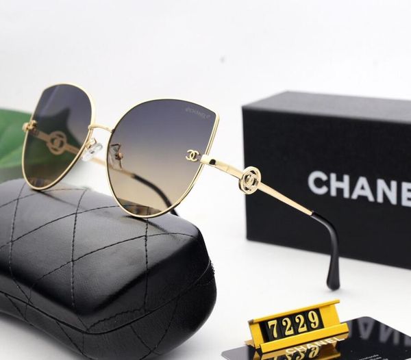 2019 new lady's cat-eye retro style large-frame glasses with hd gradient marine lens alloy frame, White;black
2019 new lady's cat-eye retro style large-frame glasses with hd gradient marine lens alloy frame, White;black